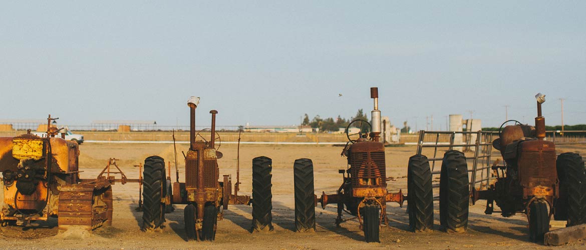 Antique-Tractors-R-Friend-And-Company-1170x500